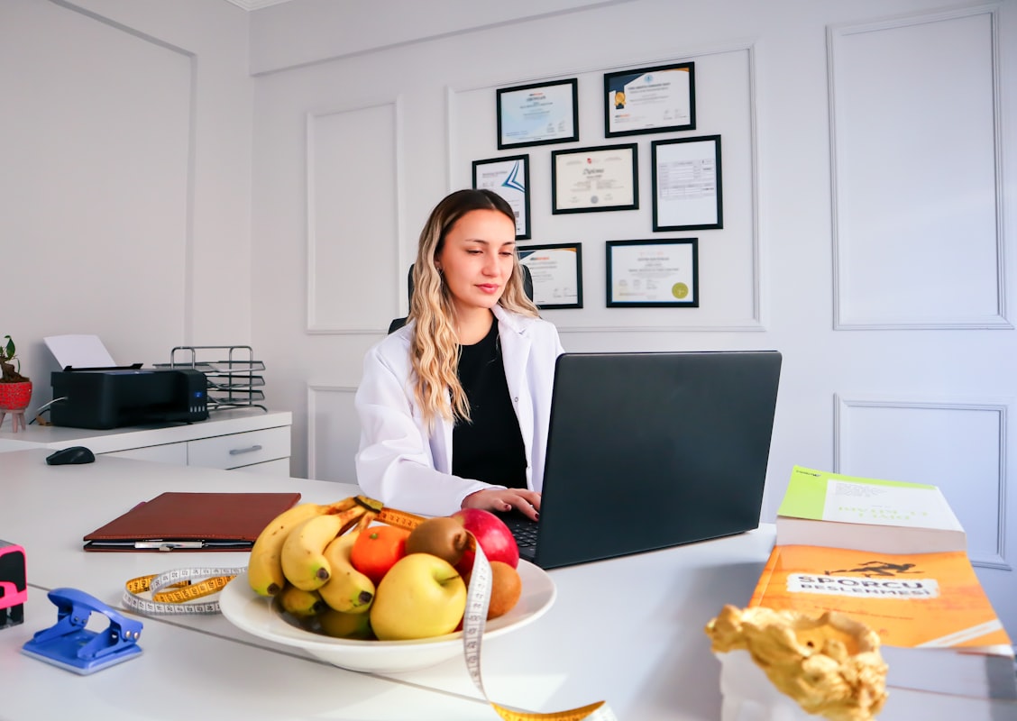 Specialized nutrition guidance for different life stages and health considerations